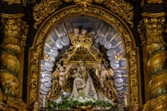 Mittlerer Teil des Hochaltars: Gekrönte Madonna und Jesuskind mit Engeln.